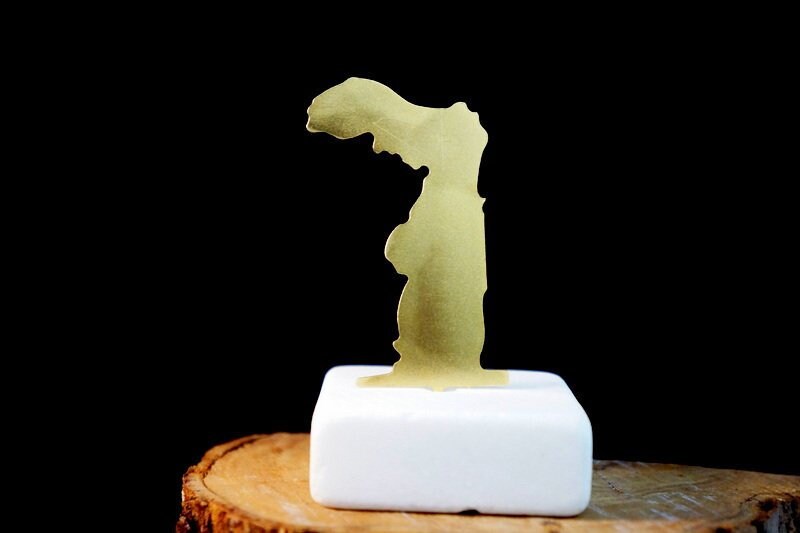 Home decor Greek Goddess of Victory statue, Minimal Winged Victory of Samothrace, Museum piece and paperweight gift for her