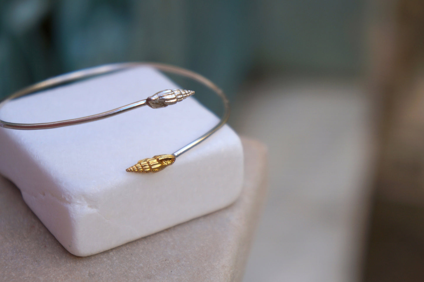Real Shell cuff Bracelet for Women in Sterling Silver. Adjustable Bracelet, Sea Shells symbolize evolution, life and longevity.