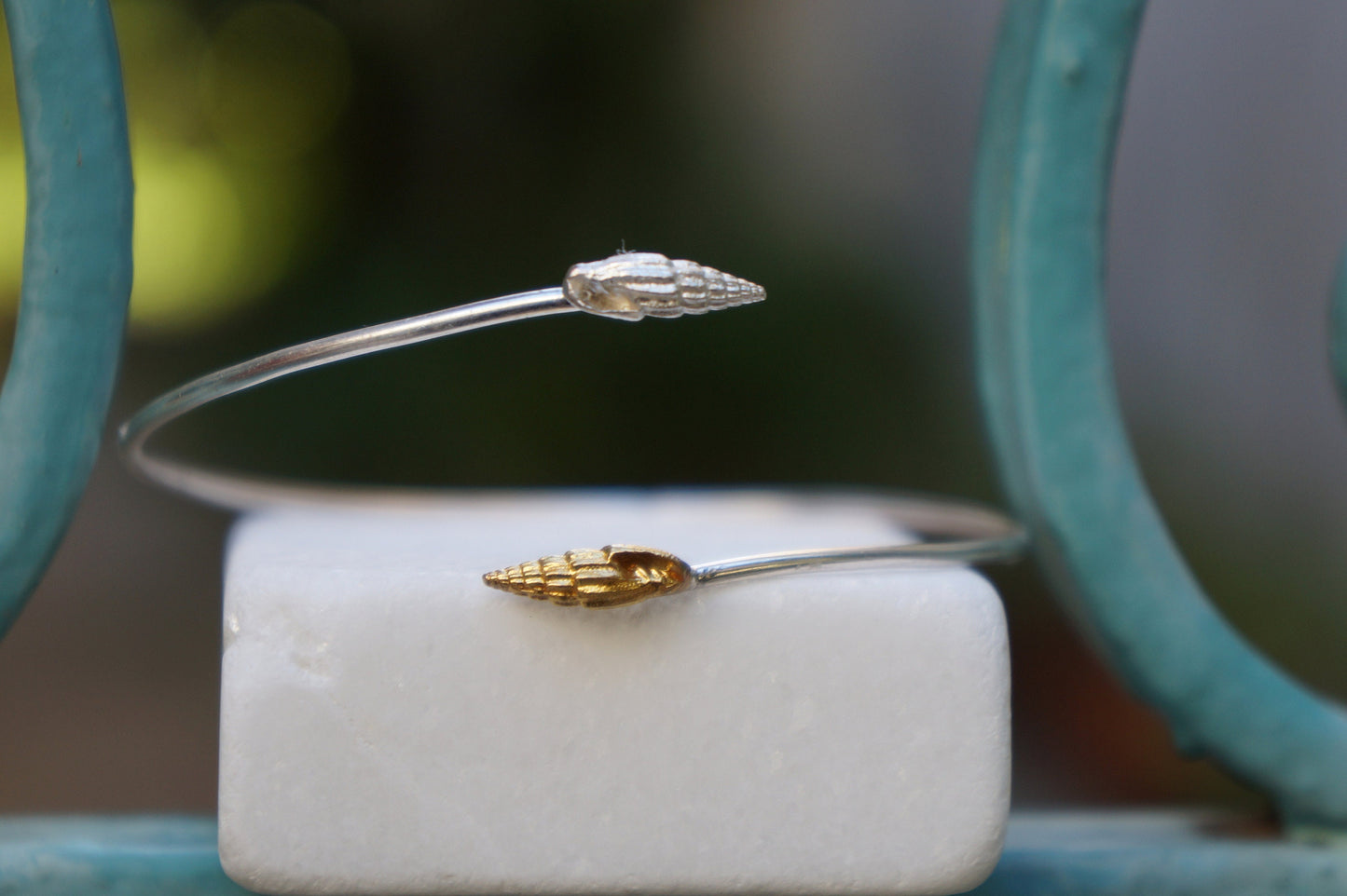 Real Shell cuff Bracelet for Women in Sterling Silver. Adjustable Bracelet, Sea Shells symbolize evolution, life and longevity.