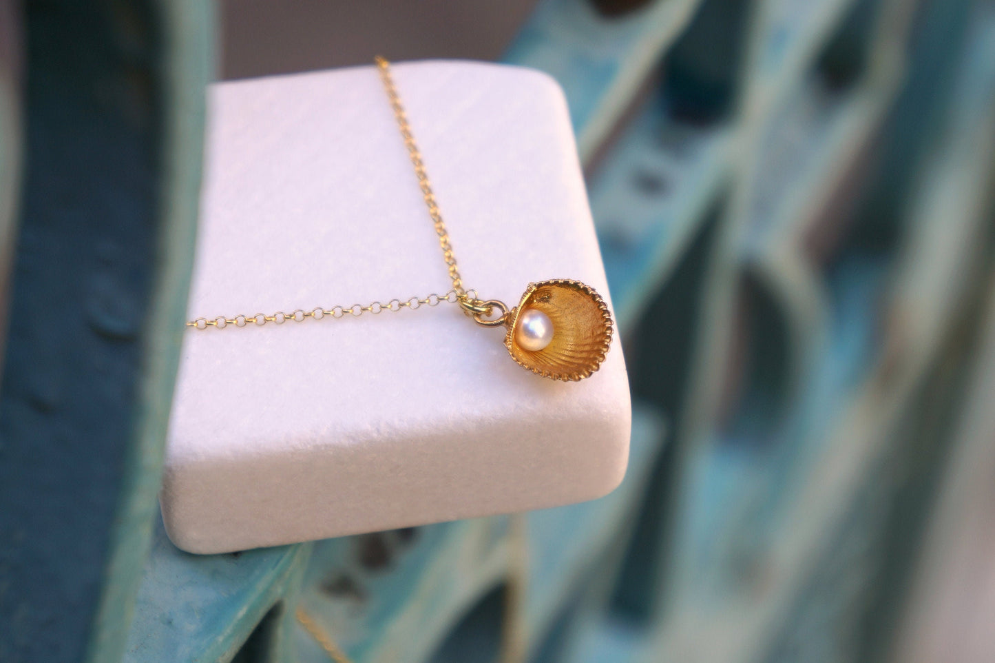 Real Sea shell necklace with pearl. Summer 14K Goldplated on Sterling Silver. By Mother Nature