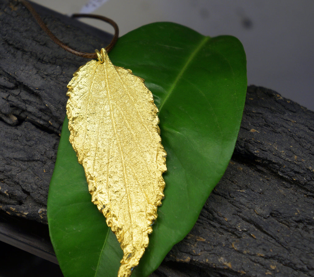 Leaf Pendant Necklace: Real Hibiscus Design (14k Goldplated, Adjustable)