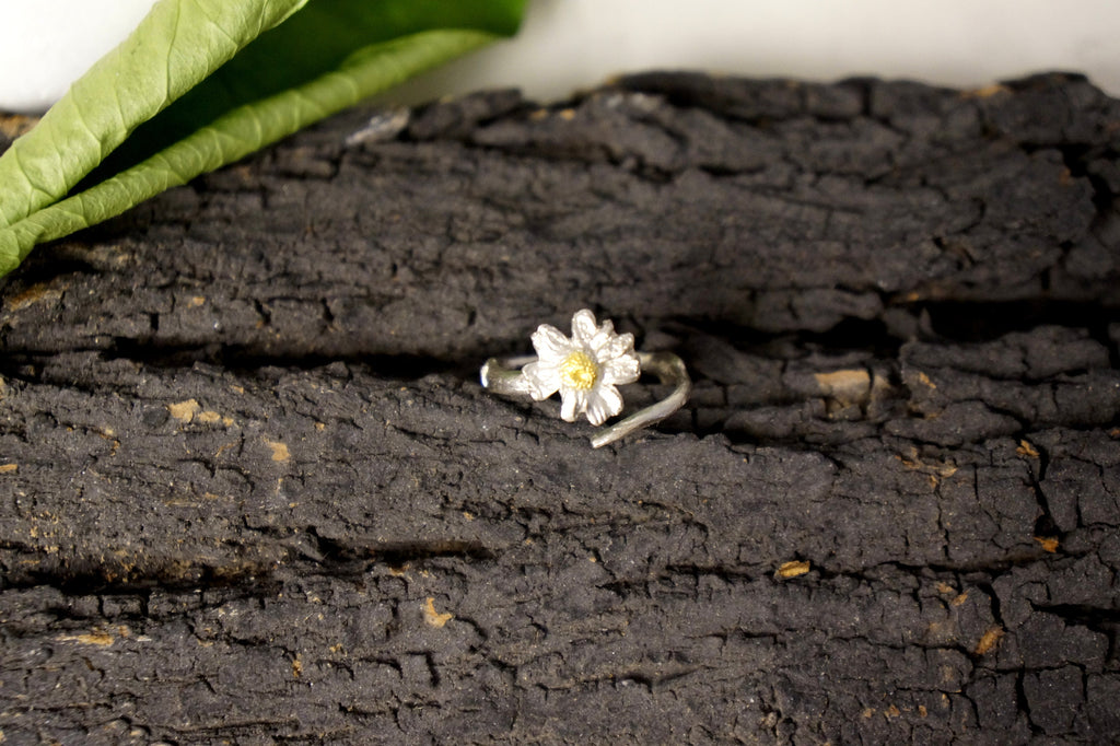 Chamomile Twig Ring – Handmade Silver Adjustable Flower Ring | Eco Friendly Jewelry