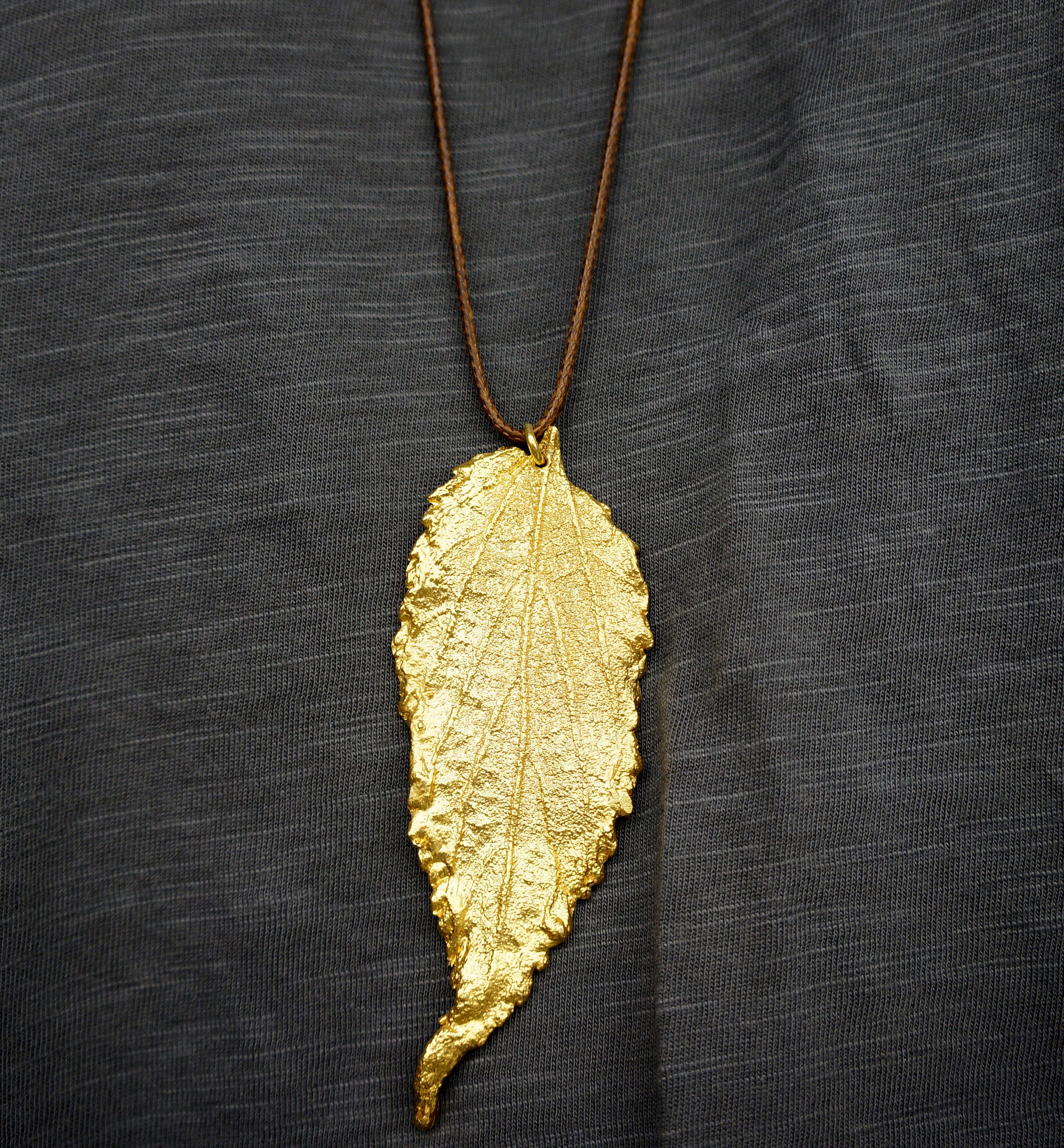Leaf Pendant Necklace: Real Hibiscus Design (14k Goldplated, Adjustable)