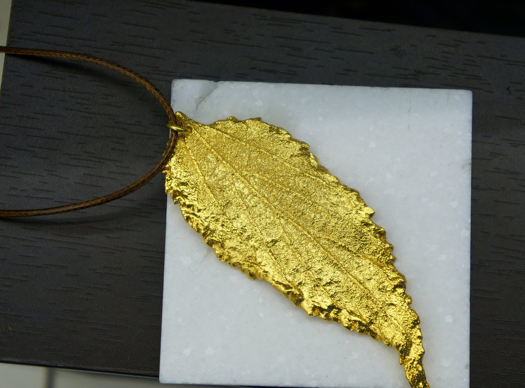 Leaf Pendant Necklace: Real Hibiscus Design (14k Goldplated, Adjustable)