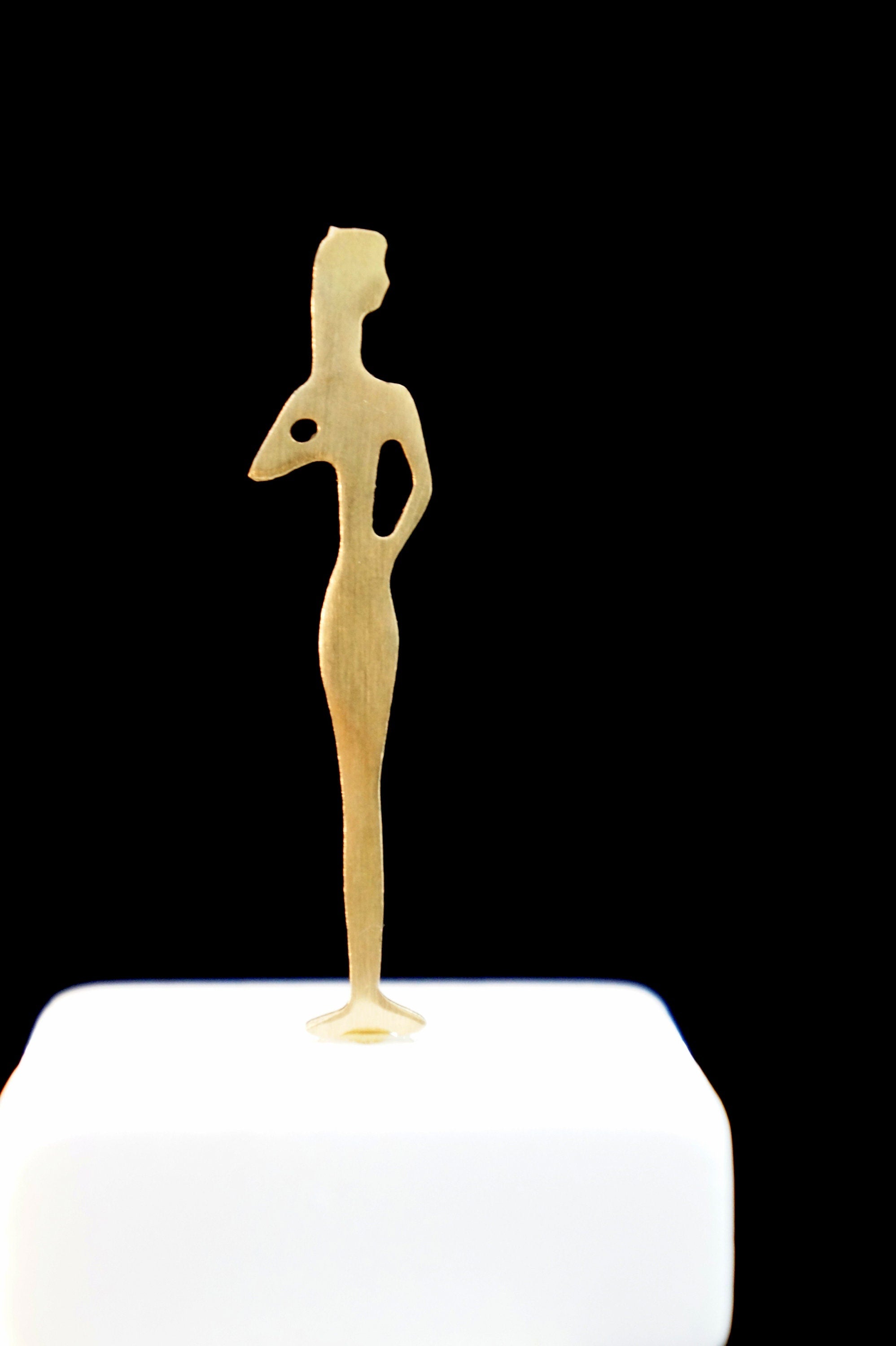 Aphrodite Statue Gold – Minimal Woman Figure Sculpture With Marble Base
