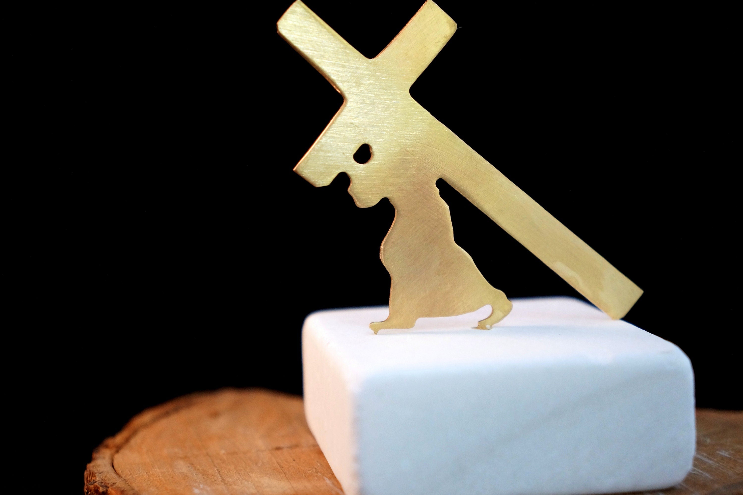 Gold Plated Cross Statue – Minimalist Religious Home Decor with Marble Base