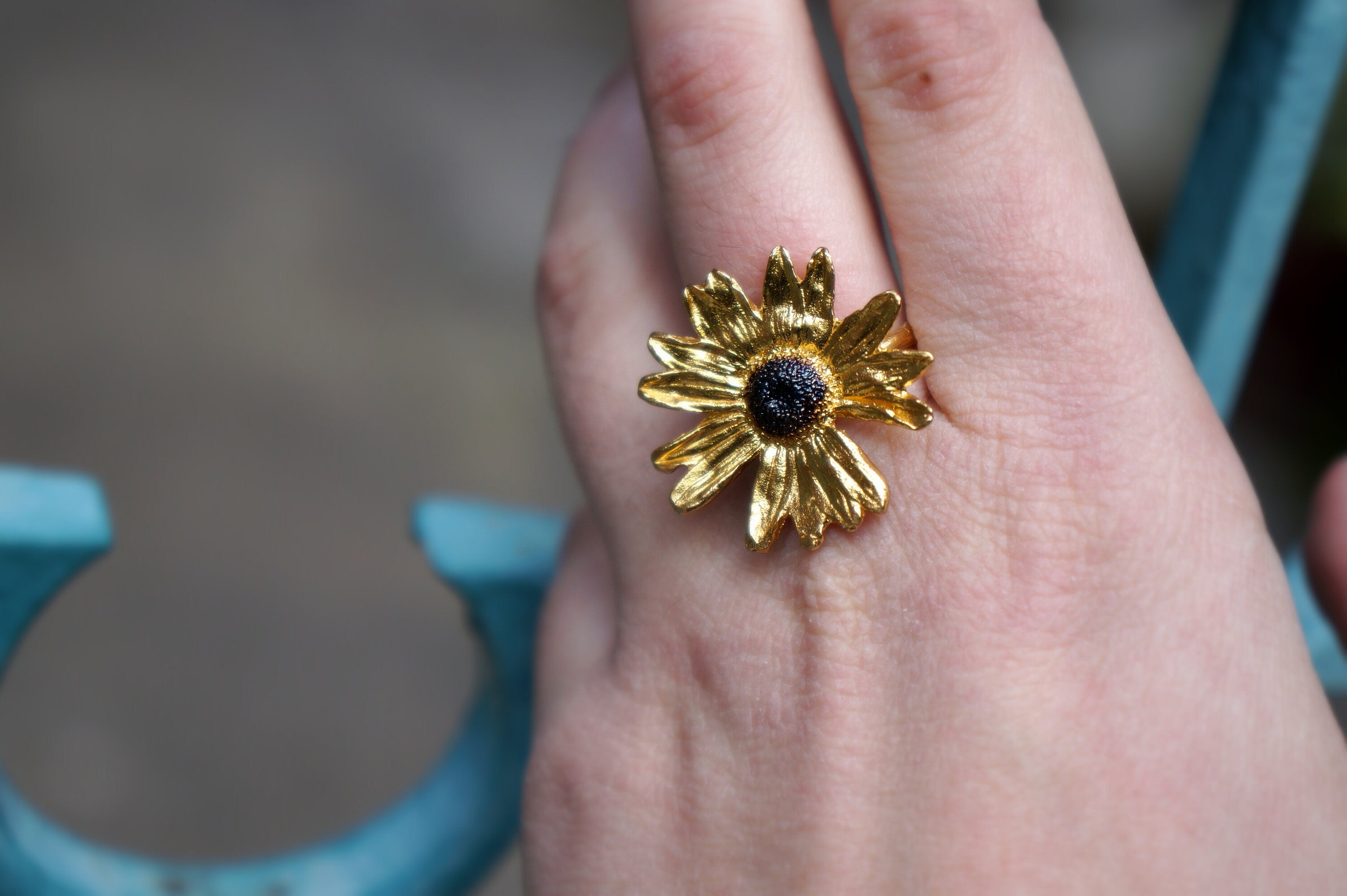 Daisy Ring Gold Plated – Handmade Nature Jewelry With Black Rhodium Accents