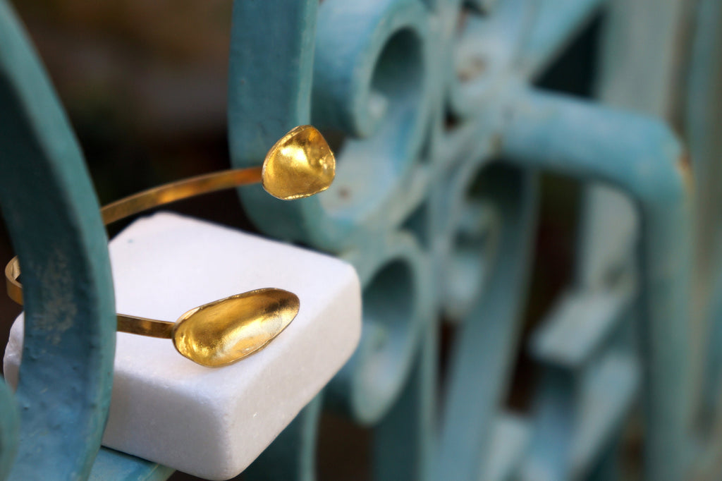 Gold Plated Shell Bracelet – Adjustable Mussel Shell Jewelry Bangle for Women