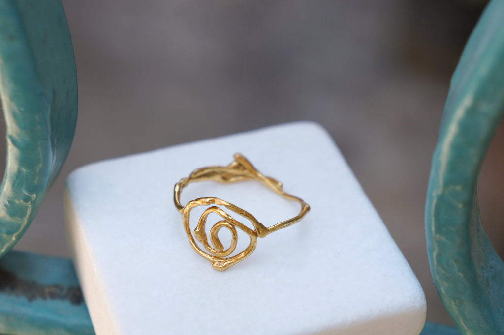 Solid Gold Jasmine Ring – Handmade Spiral Twig Band | Unique Nature Inspired Jewelry Gift