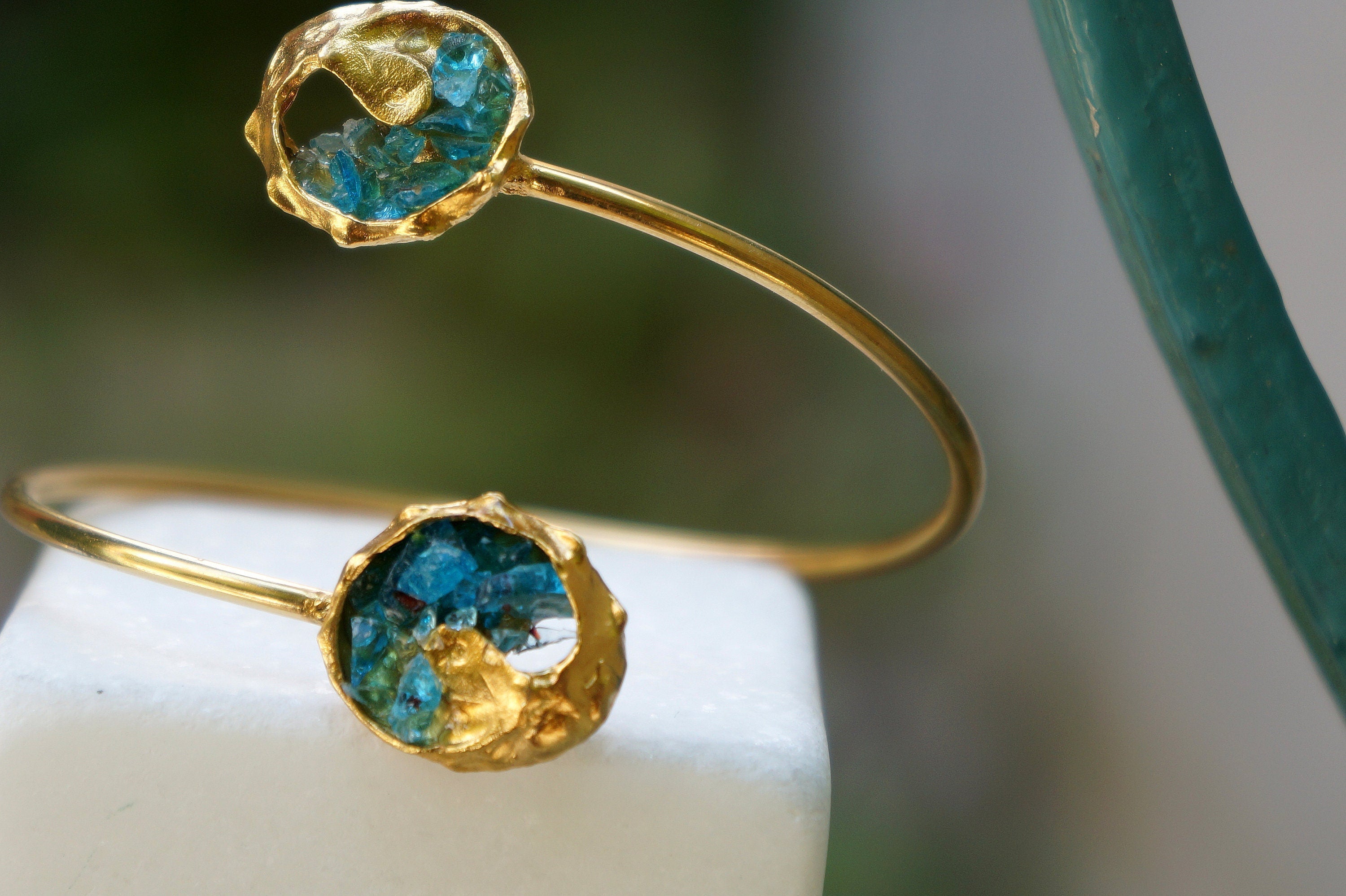 Murano Glass Bracelet: Venetian Blue Shells - Gold Plated Sterling Silver