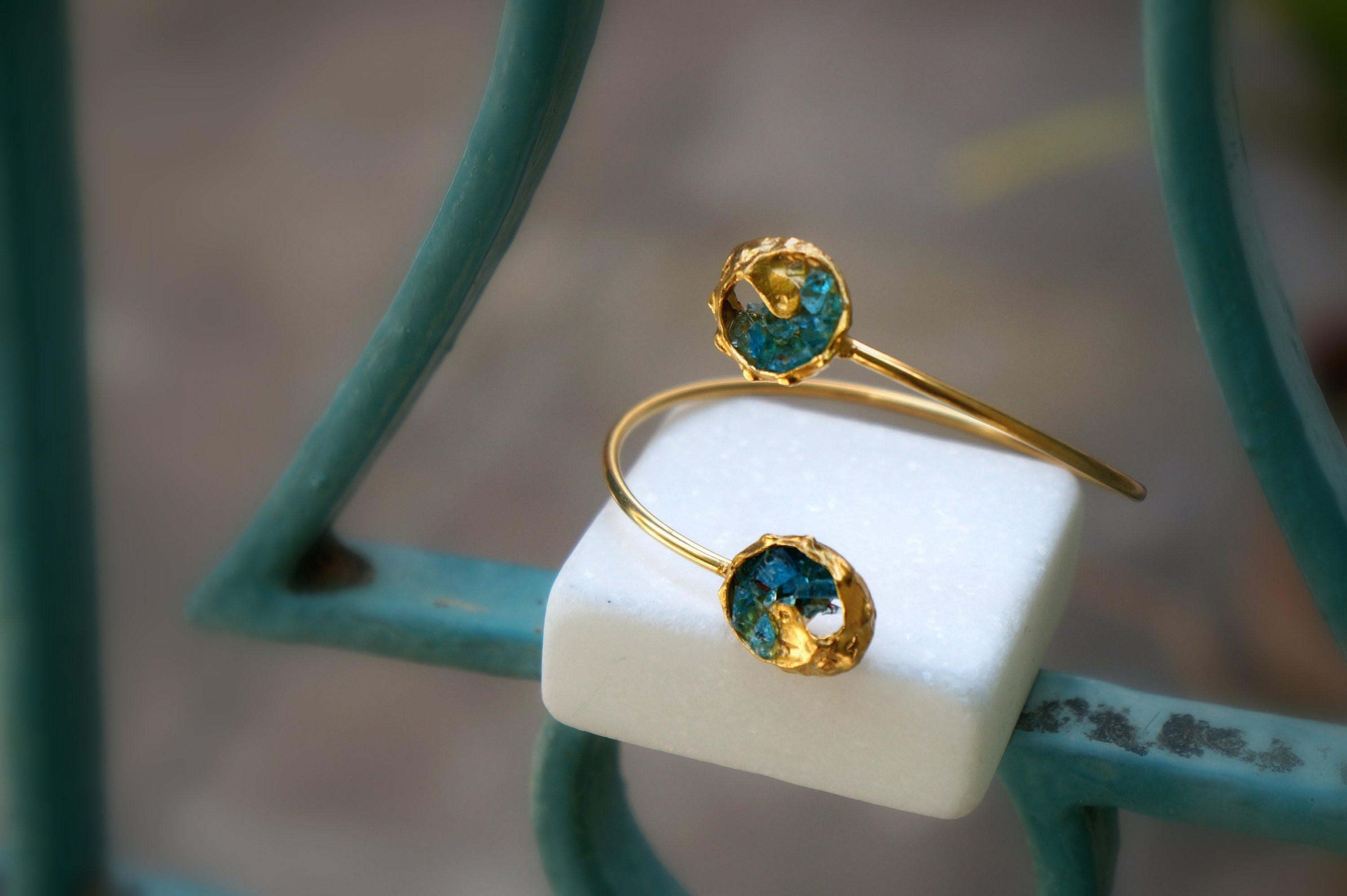 Murano Glass Bracelet: Venetian Blue Shells - Gold Plated Sterling Silver