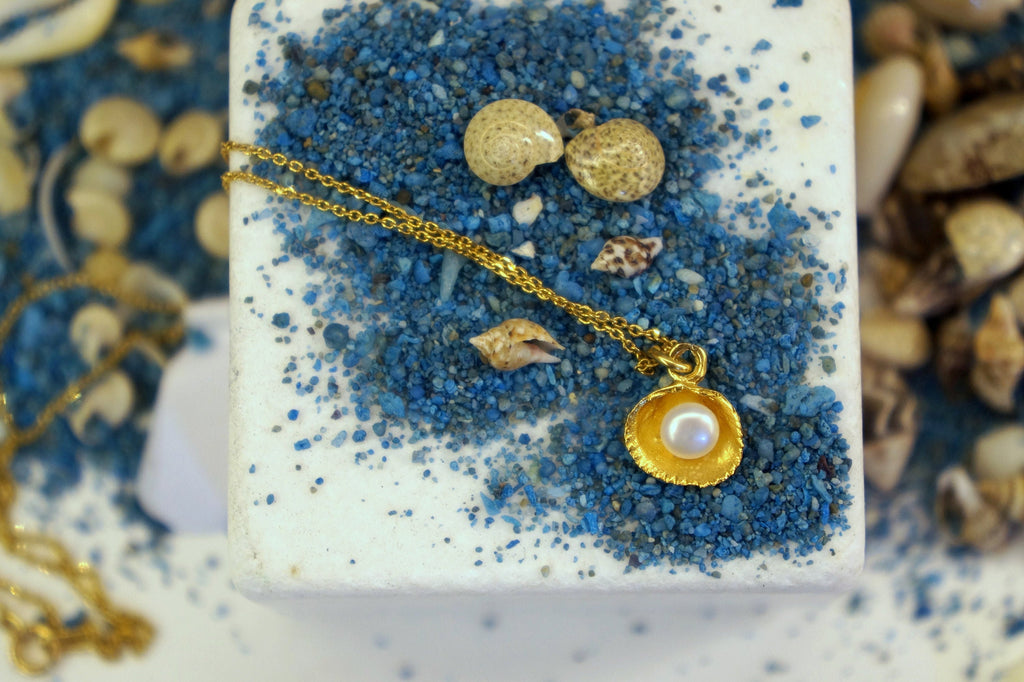 Solid Gold Shell Necklace – Tiny Sea Shell Pendant with Freshwater Pearl & Solid Gold Chain