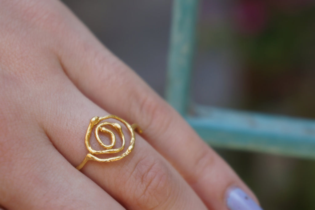 Solid Gold Jasmine Ring – Handmade Spiral Twig Band | Unique Nature Inspired Jewelry Gift