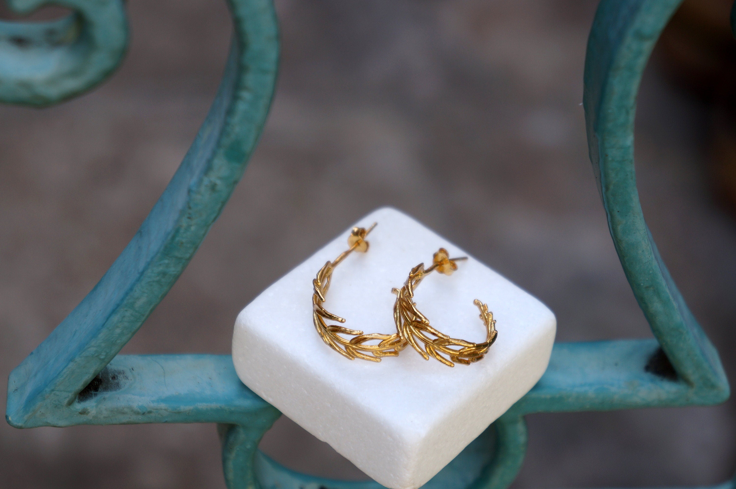 Solid Gold Hoop Earrings – Lightweight Thin Hoops With Real Gold Leaf Design