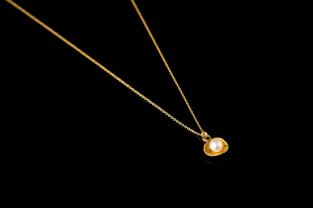 Solid Gold Shell Necklace – Freshwater Pearl Pendant | Nature Inspired Jewelry