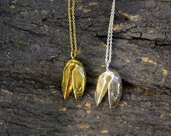 Gold Pistachio Necklace – Solid Gold Pendant With Natural Texture & Delicate Vein Design