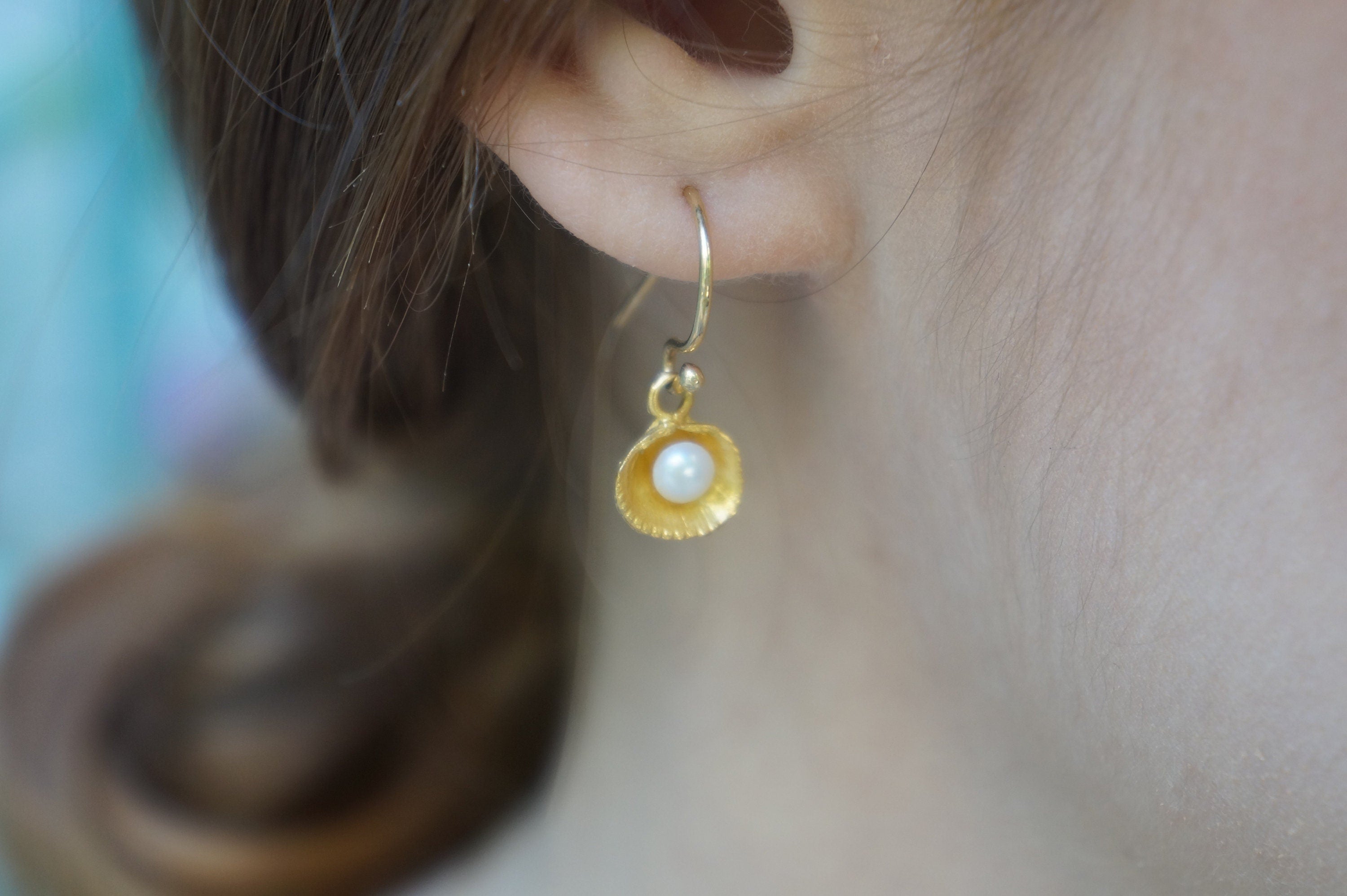 Solid Gold Pearl Earrings – Dainty Minimal Studs with Freshwater Pearls