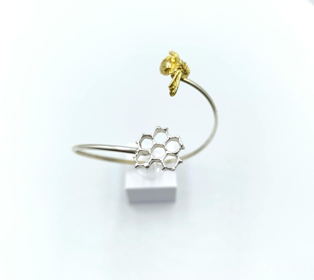 Bee and Ηoneycomb bracelet. Ethical jewelry inspired by nature on Sterling silver 925.