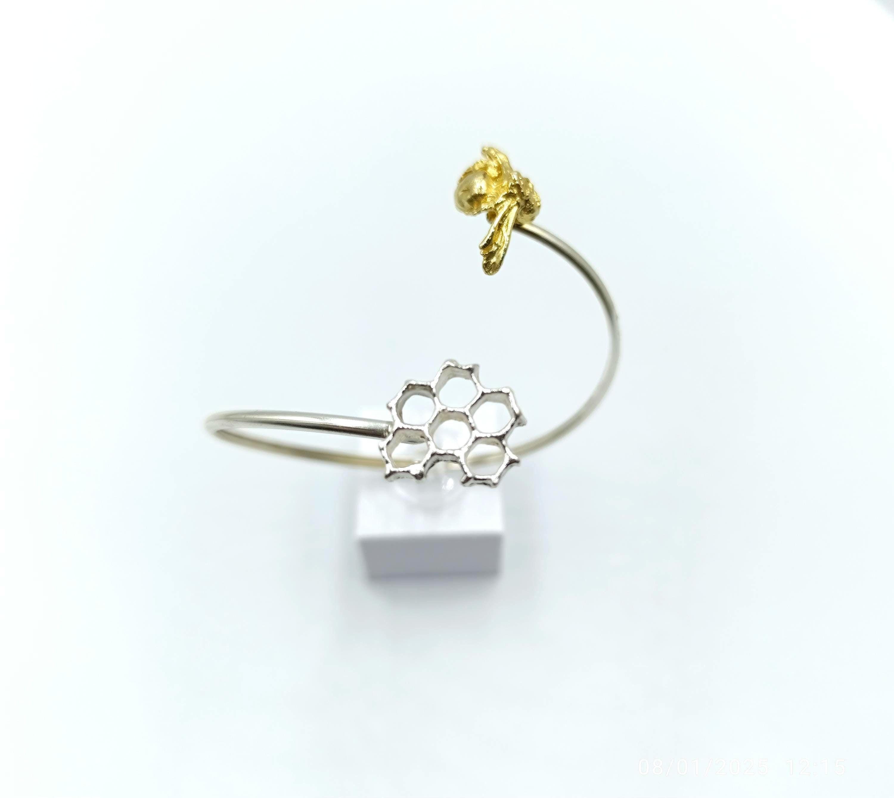 Bee and Ηoneycomb bracelet. Ethical jewelry inspired by nature on Sterling silver 925.