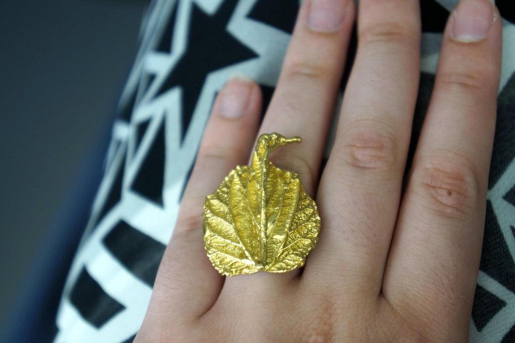 Mulberry Leaf Ring – Handmade Gold Botanical Jewelry | Adjustable Eco-Friendly Design
