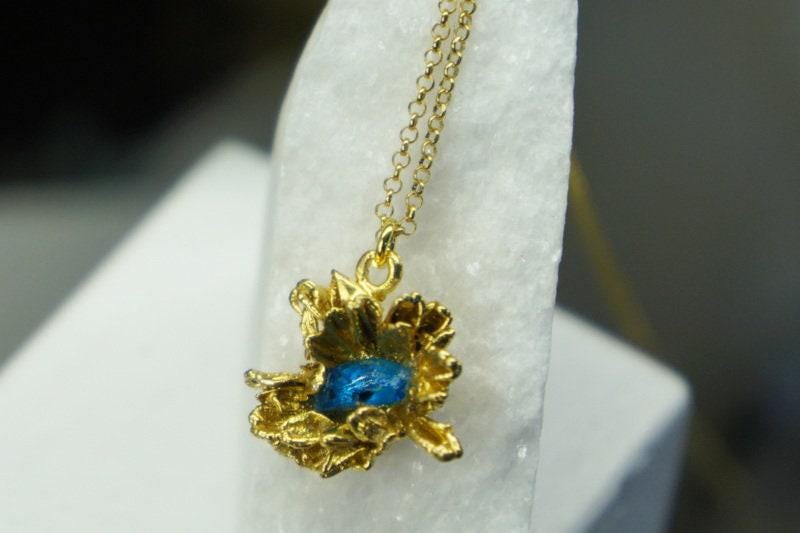 Pressed Flower Pendant – Wild Daisy Necklace with Blue Murano Glass, Gold Sterling Silver