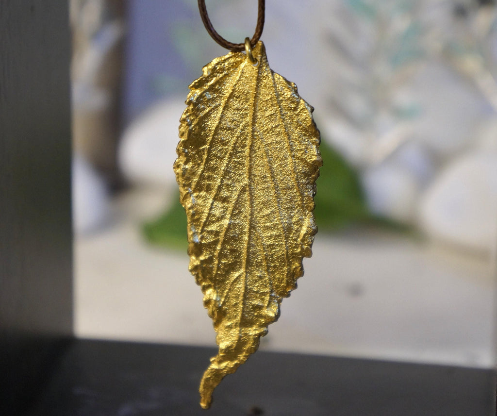 Nature-Inspired Gold Leaf Necklace, Adjustable Hibiscus Pendant (Women)