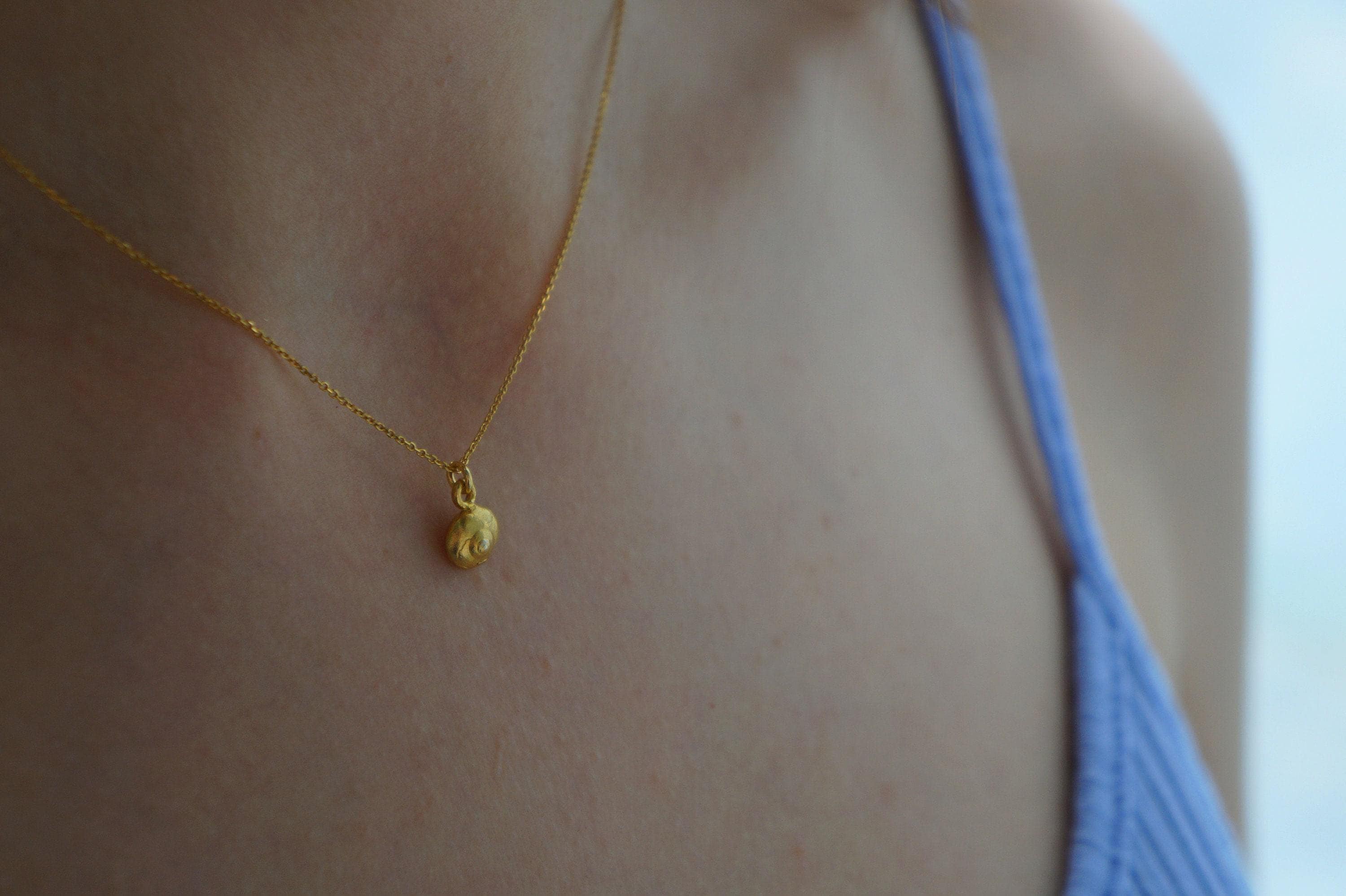 Sea Shell Pendant Necklace: Minimalist Nature Jewelry (Gold-Plated)