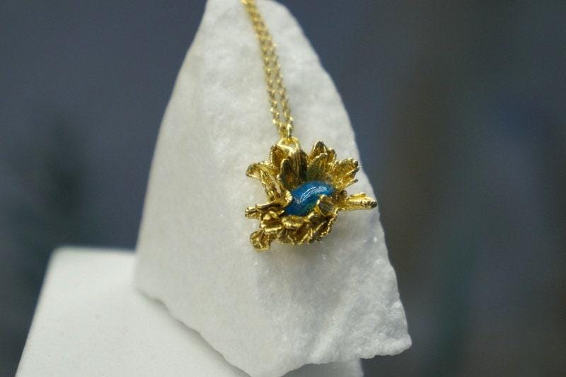Pressed Flower Pendant – Wild Daisy Necklace with Blue Murano Glass, Gold Sterling Silver