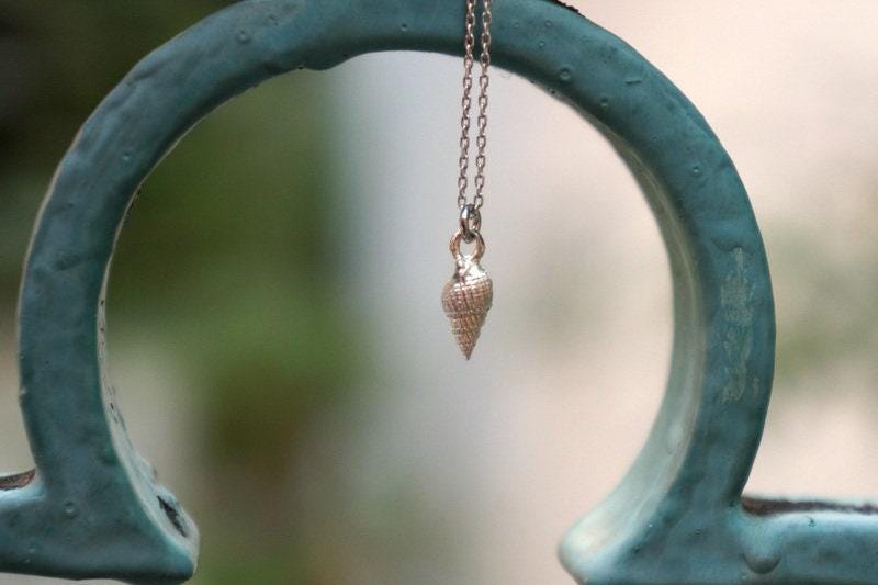 Sea Shell Pendant – Minimalist Necklace with Sterling Silver or 18k Gold Plated Chain