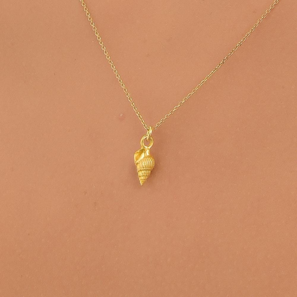 Dainty Sea Shell Pendant Necklace - Minimal Natural Jewelry