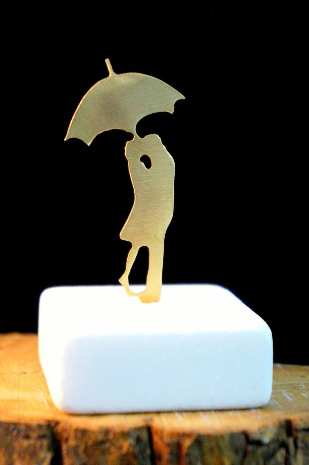 Gold Sculpture of Couple on Marble, Lovers Under Umbrella Statue, Modern Romantic Art, Bronze Figurine