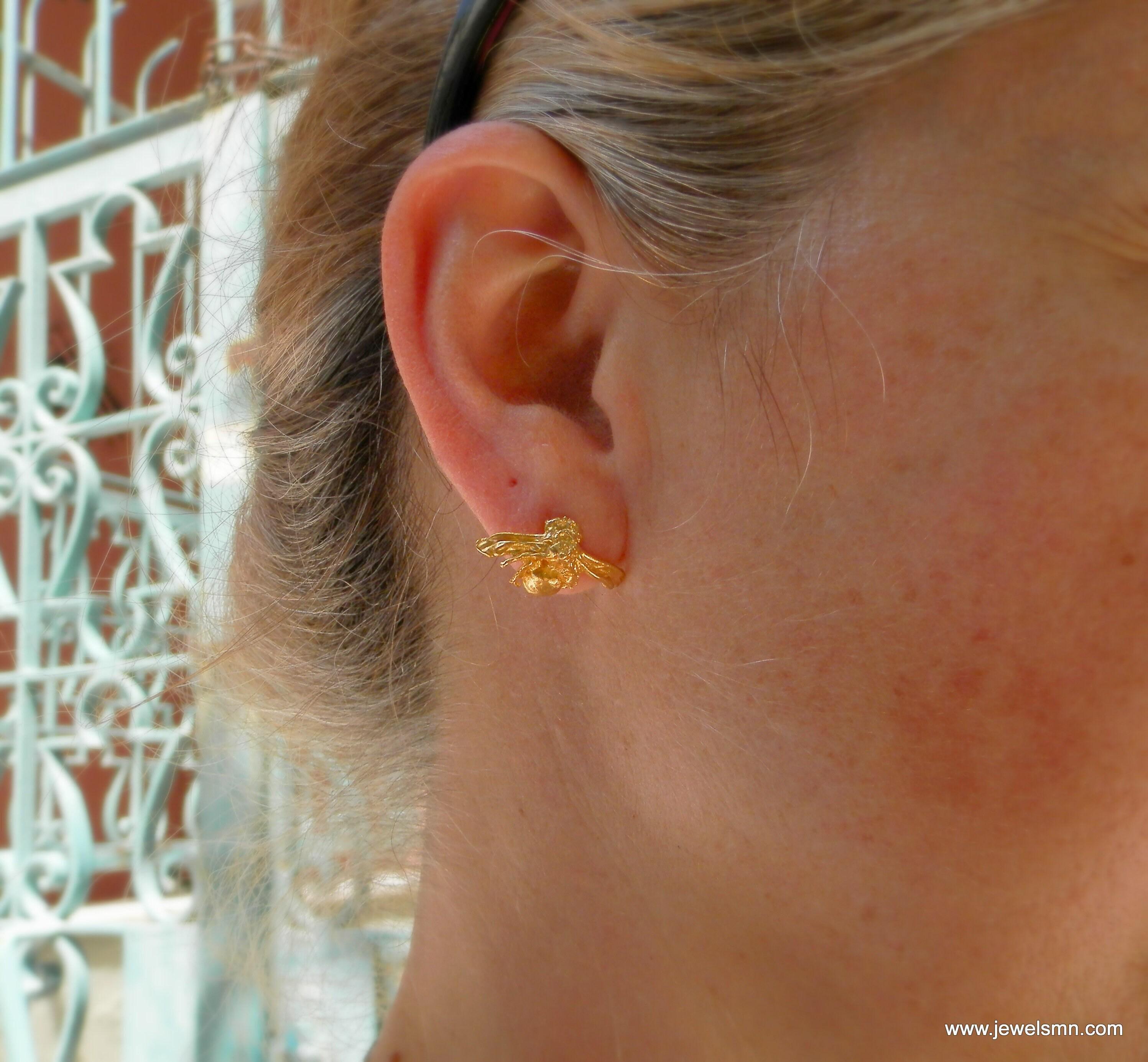 Real Bee Stud Earrings, 14K Gold Plated Brass Jewelry, Handmade Minimalist Jewelry Gift, Boho Birthday Gift for Women, Eco Fashion