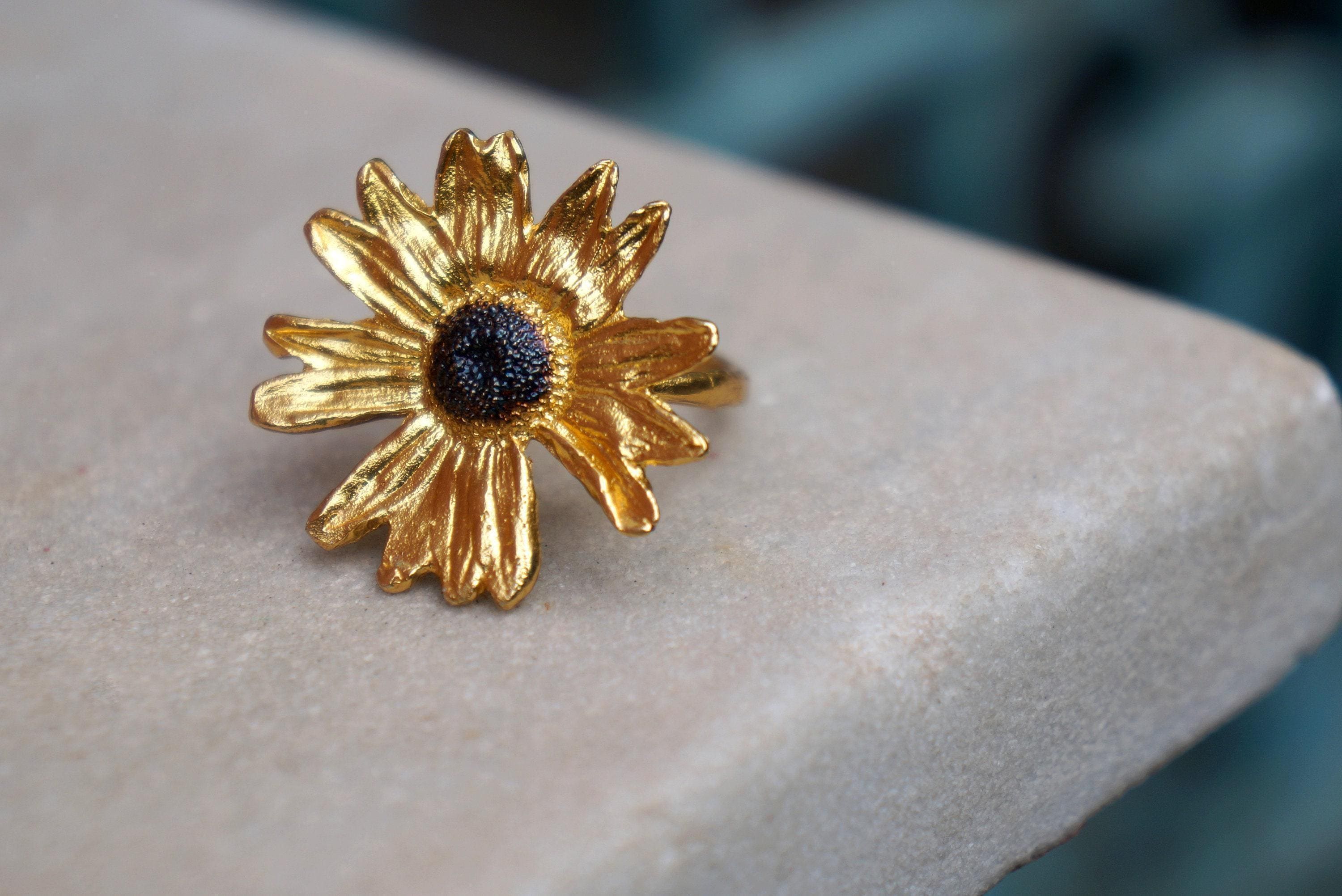 Real Daisy Flower Ring, Handmade Nature-Inspired Jewelry, Organic Boho Band, Gift for Health and Youth, Sterling Silver 925
