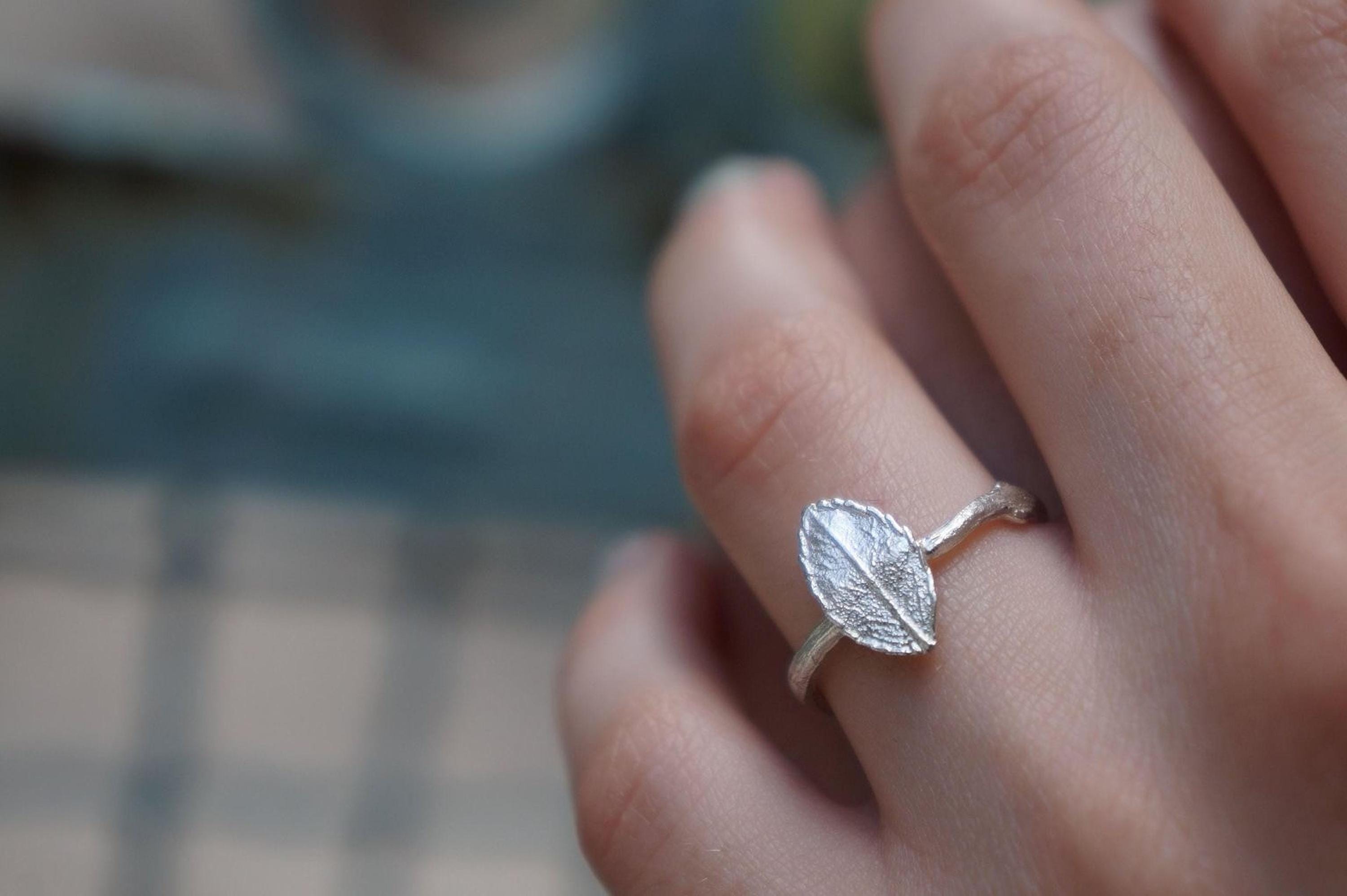 Rose twig and Leaf Ring in sterling silver 925 by Mother Nature Jewelry. Symbol of Love and Beauty