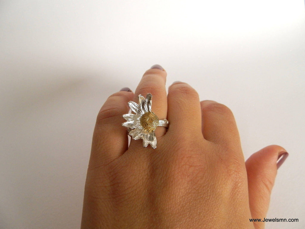 Real Daisy Flower Flower Ring, Handmade Nature Jewelry, Organic Beach Studs, Gift for Resilience and Renewal, Sterling Silver 925