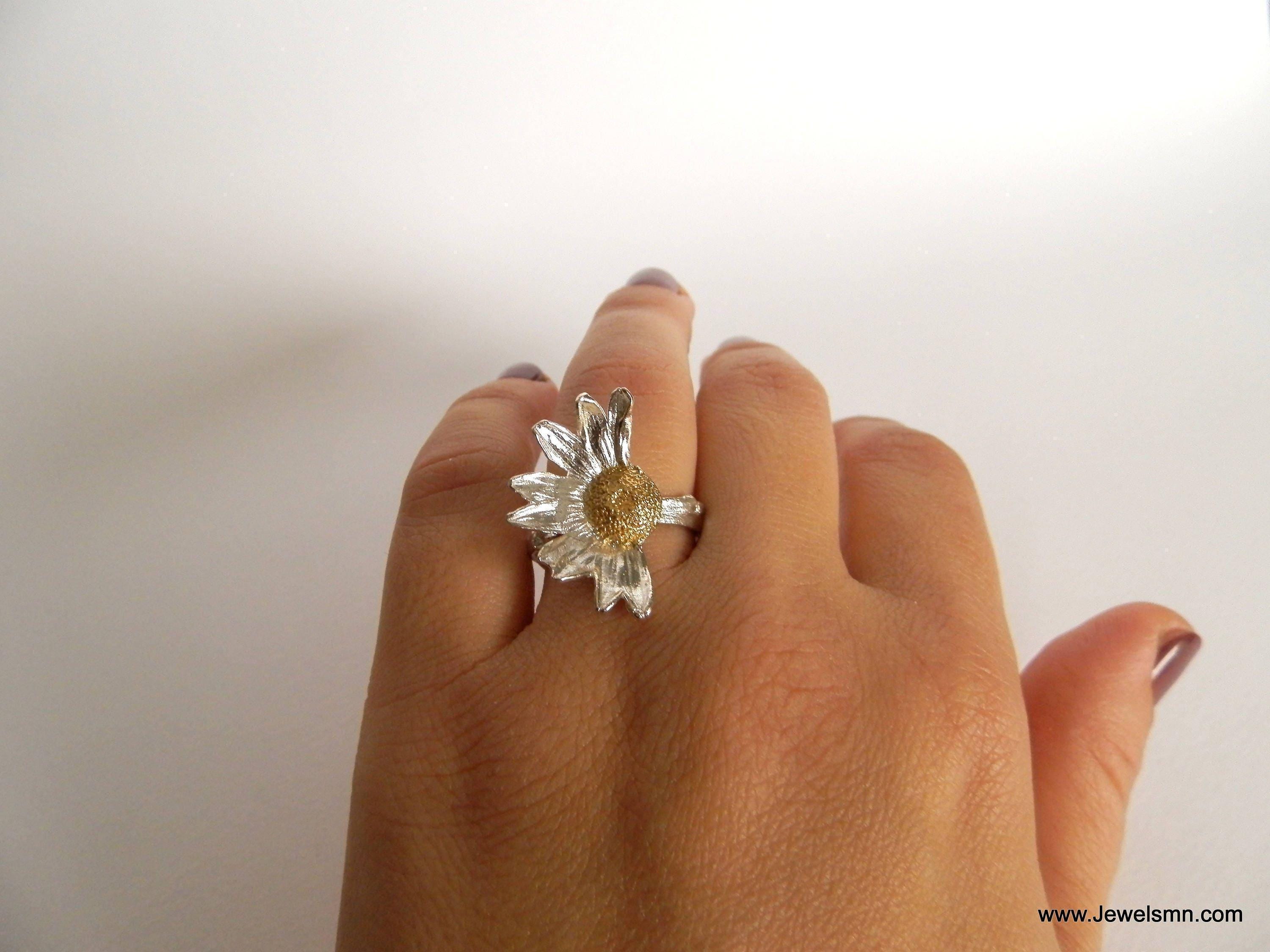 Real Daisy Flower Flower Ring, Handmade Nature Jewelry, Organic Beach Studs, Gift for Resilience and Renewal, Sterling Silver 925