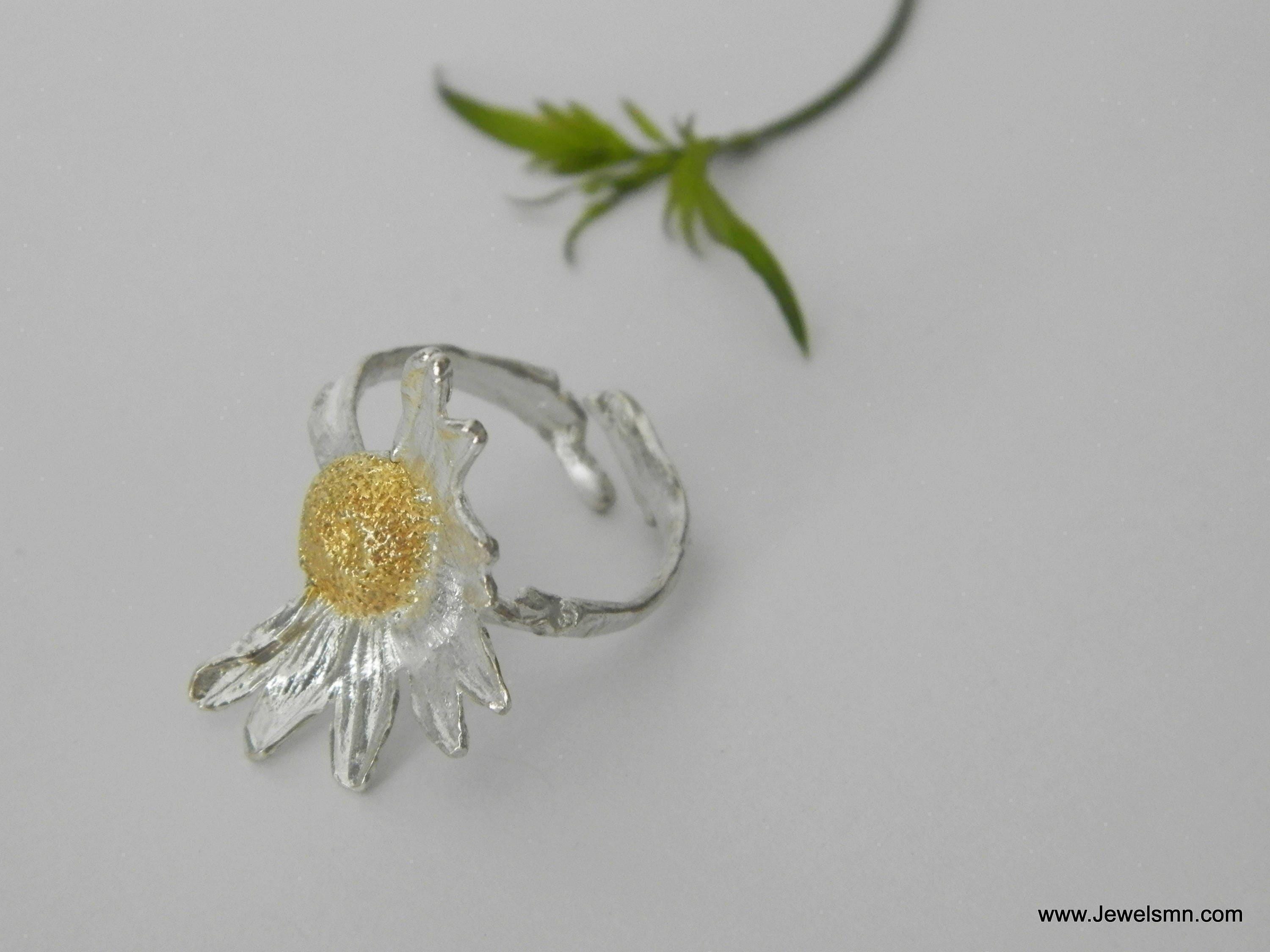 Real Daisy Flower Flower Ring, Handmade Nature Jewelry, Organic Beach Studs, Gift for Resilience and Renewal, Sterling Silver 925