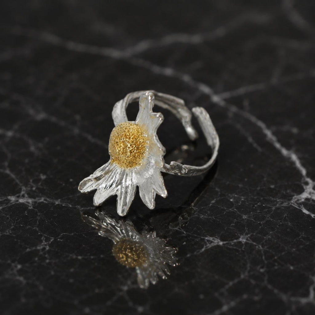 Real Daisy Flower Flower Ring, Handmade Nature Jewelry, Organic Beach Studs, Gift for Resilience and Renewal, Sterling Silver 925
